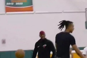 阿德巴约一条龙隔人战斧劈扣😲！这运球和腾空姿势，像大号韦德