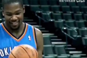 被美女环绕的单身贵族！名场面：青涩KD和美女模特一起拍视频！